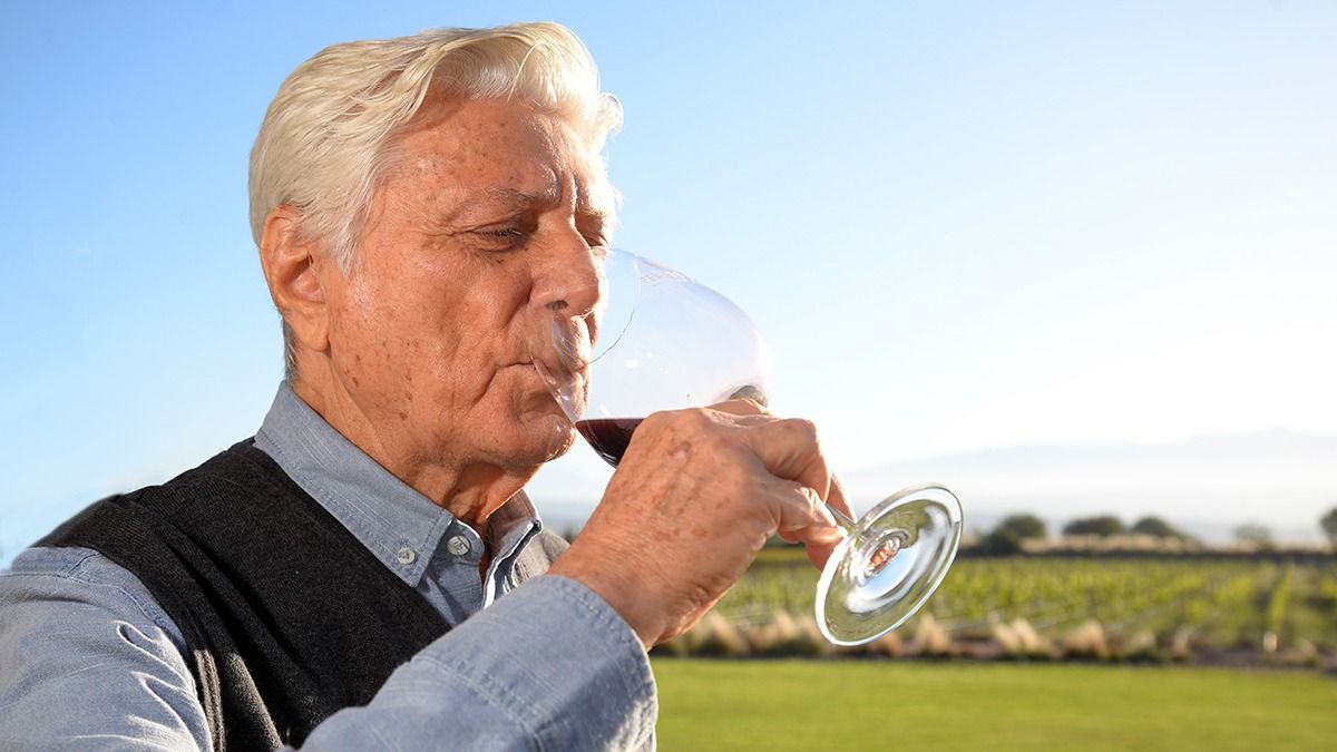 Euclides Penedo Borges es un apasionado y un gran conocedor de vino. Estudió y enseña en la Asociación Brasileña de Sommeliers.