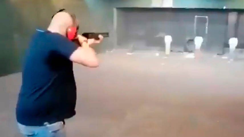 Video: indignación por un hombre que le dispara a fotos de miembros del Gobierno español