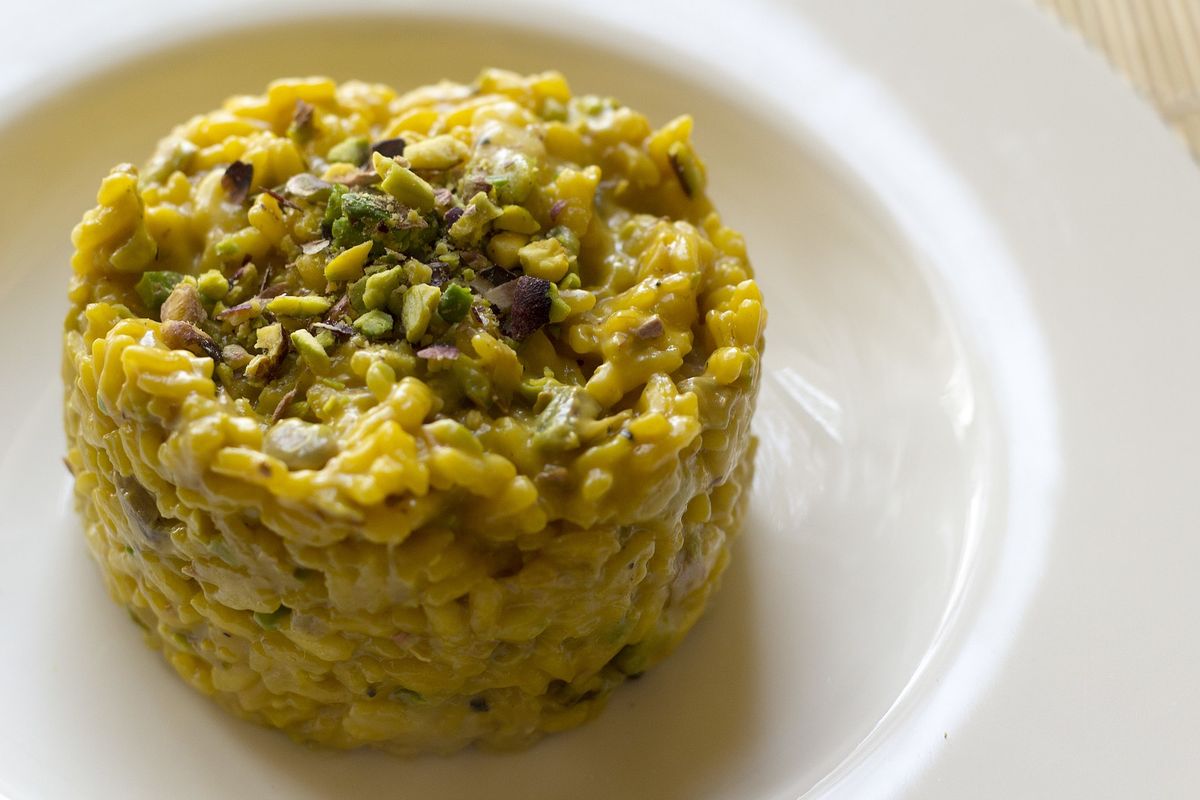 Las recetas de risotto alla milanese varían de acuerdo a la región en la que se cocina. Las recetas de risotto alla milanese varían de acuerdo a la región en la que se cocina.