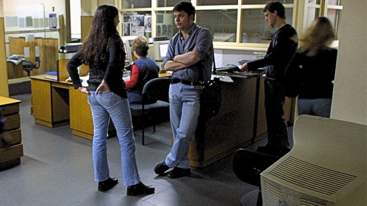 Cristian Ortega en la desaparecida redacción de Diario UNO, de visita, en 2002, con Marcela Furlano. Cristian Ortega en la desaparecida redacción de Diario UNO, de visita, en 2002, con Marcela Furlano.