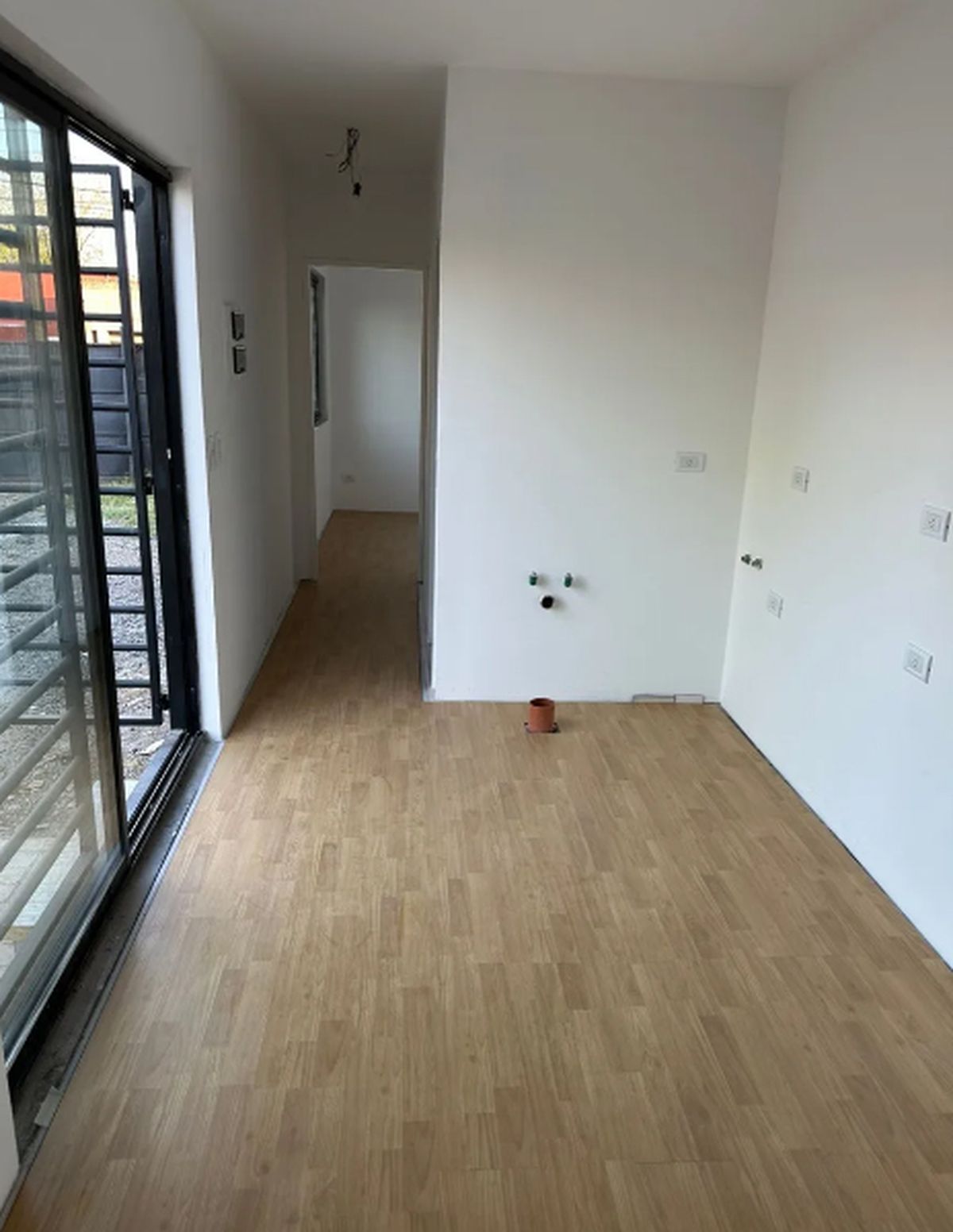 Así es por dentro la casa contenedor que venden en Mercado Libre.