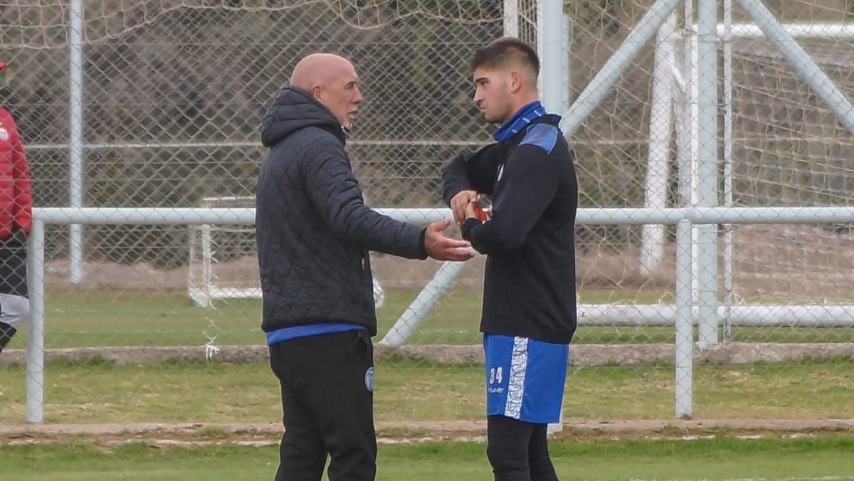 Daniel Oldrá habla con Tomás Badaloni, que se iría de Godoy Cruz. Daniel Oldrá habla con Tomás Badaloni, que se iría de Godoy Cruz.