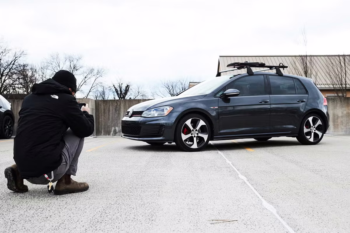 Una perspectiva diferente puede mostrar el ángulo más favorecedor de tu auto. Una perspectiva diferente puede mostrar el ángulo más favorecedor de tu auto.
