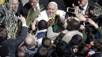 El Papa llama a los jóvenes a 