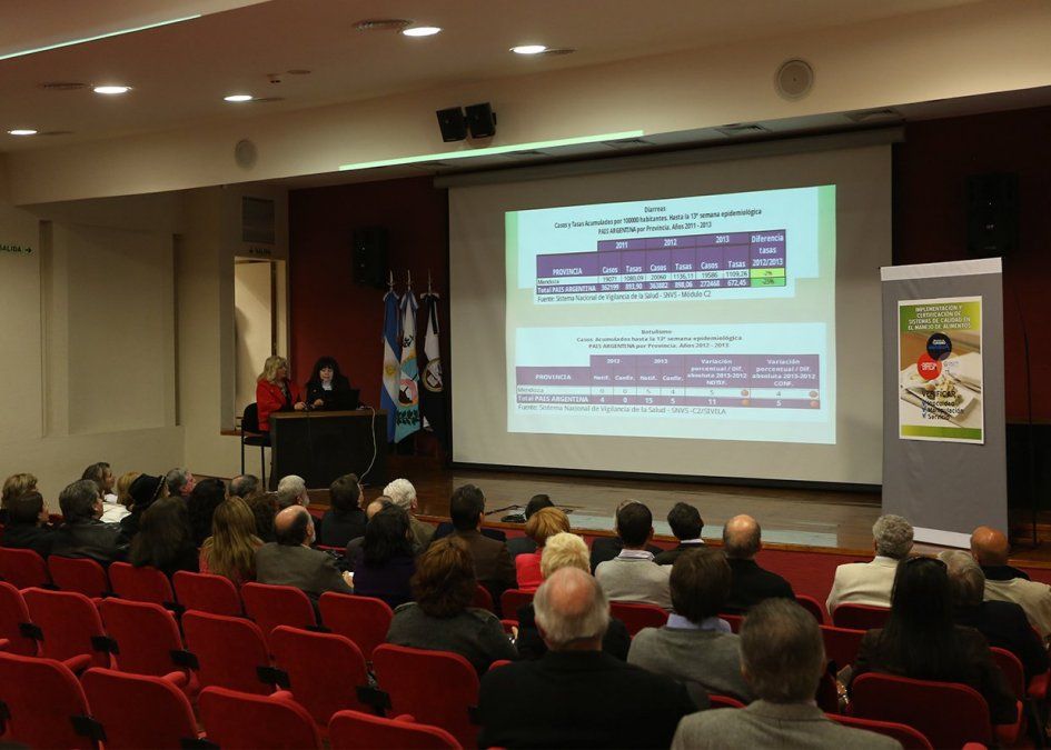 Instalaron en el auditorio de la FCAI un novedoso sistema para que puedan escuchar los sordos