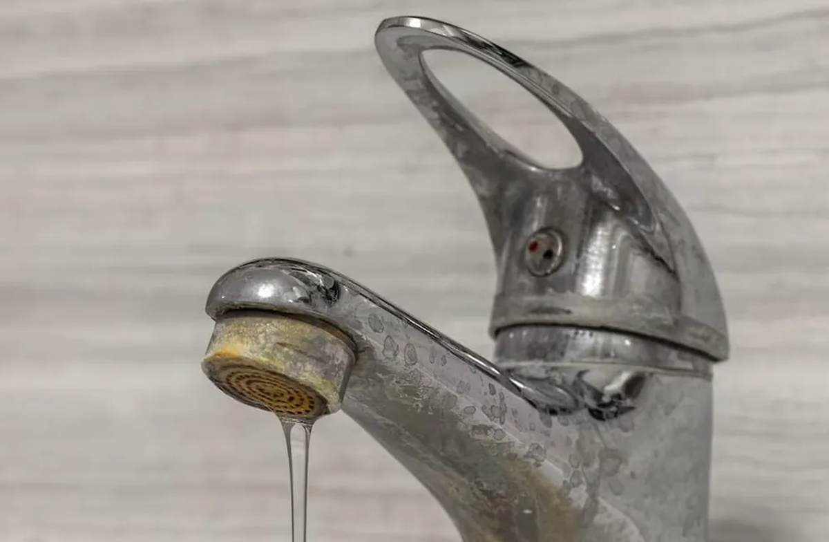 El papel aluminio puede dejar como nuevas las canillas de agua de tu casa. El papel aluminio puede dejar como nuevas las canillas de agua de tu casa.