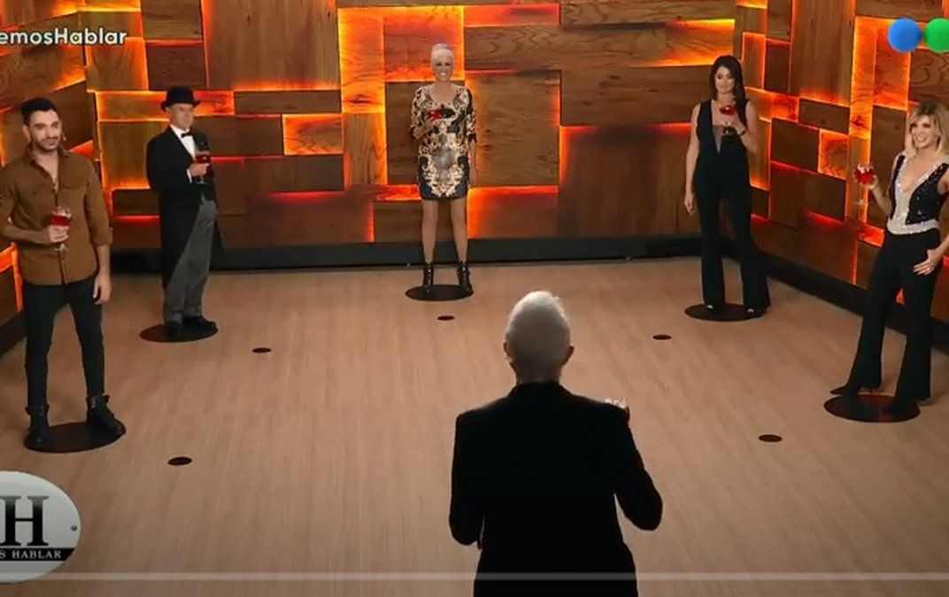 PH del sábado a la noche. El momento en que Andy presenta a Ignacio Sureda,, Norberto Oyarbide, Valeria Lynch, Pamela David y Débora Plager.