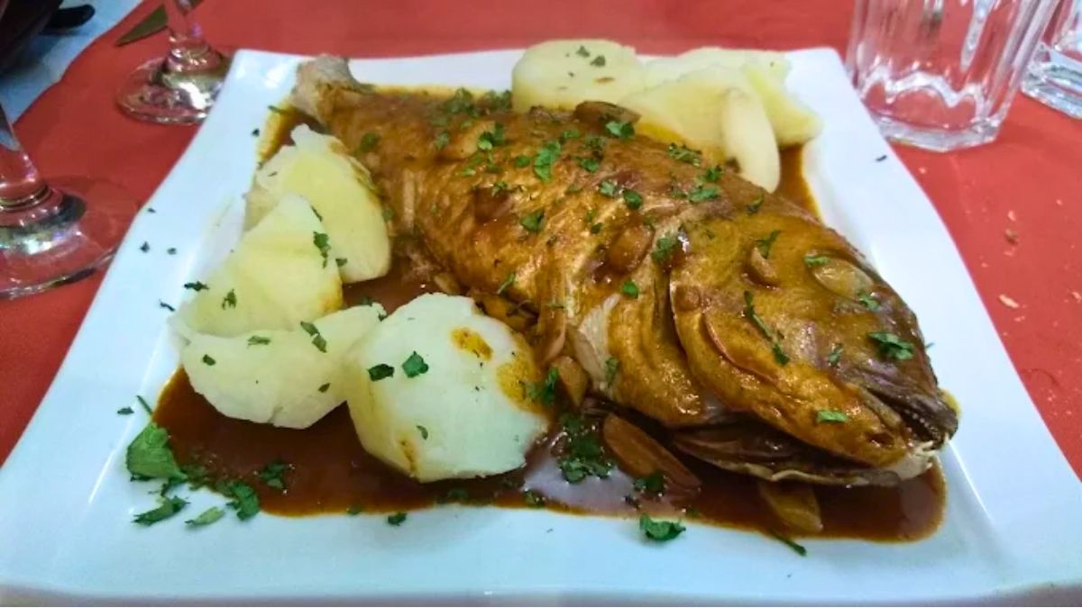 El bodegón también ofrece variedades de pescados y mariscos. El bodegón también ofrece variedades de pescados y mariscos.
