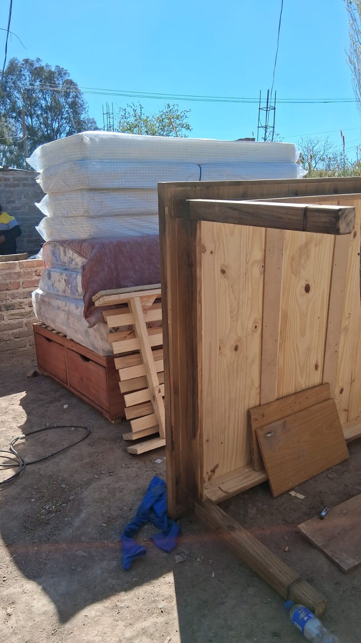 Con la ayuda de los mendocinos, los hermanitos -de las nenas fallecidas en un accidente de tránsito- tendrán condiciones dignas para descansar. Con la ayuda de los mendocinos, los hermanitos -de las nenas fallecidas en un accidente de tránsito- tendrán condiciones dignas para descansar. 