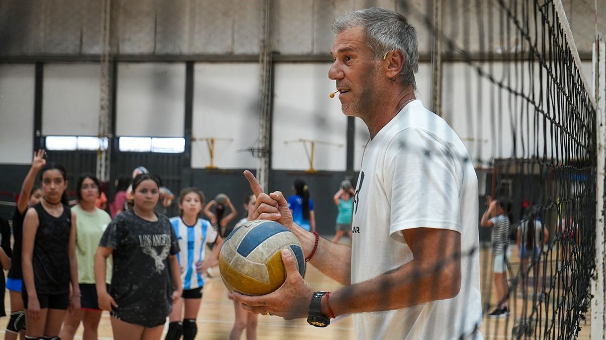 El astro del vóleibol Marcos Milinkovic dictó una clínica  de capacitación a niños de Luján de Cuyo
