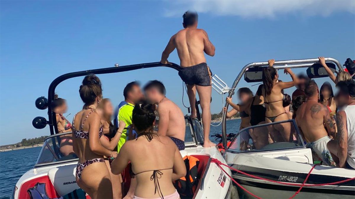 Los fiscales de la causa, llevada adelante en el Este mendocino, investigan también si hubo participación de menores en la reunión y fiesta clandestina de embarcaciones en El Carrizal. Los fiscales de la causa, llevada adelante en el Este mendocino, investigan también si hubo participación de menores en la reunión y fiesta clandestina de embarcaciones en El Carrizal.