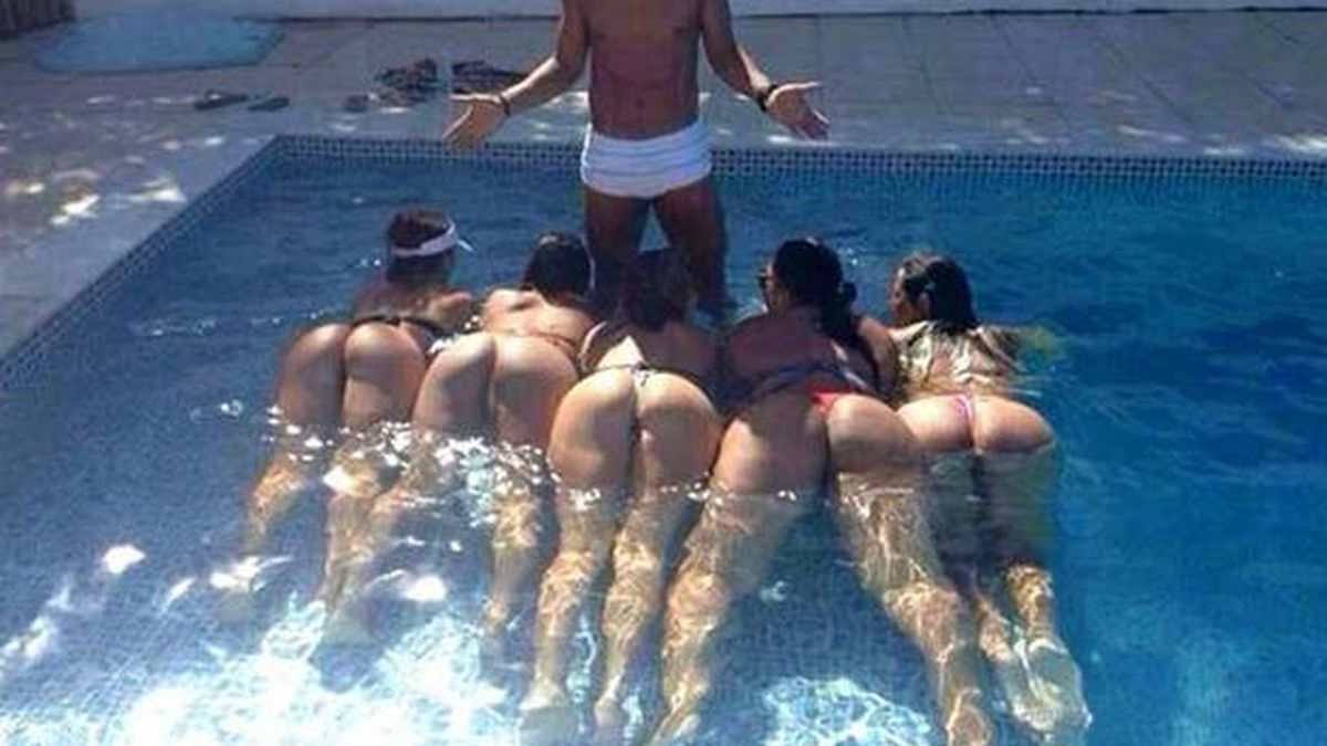 La foto hot de Ronaldinho junto a cinco chicas causa furor