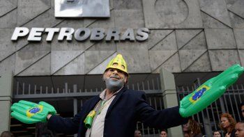 Se acelera la crisis en Brasil, piden la cabeza de Dilma Rousseff y se anticipa futuro complejo