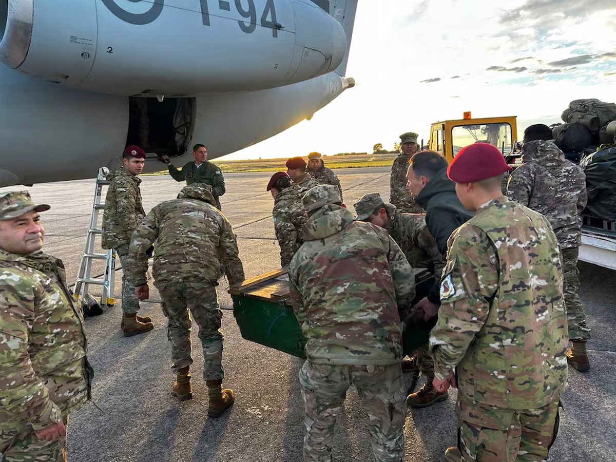 Efectivos de las Fuerzas Armadas partiendo a Venezuela. Imagen: Infobae. Efectivos de las Fuerzas Armadas partiendo a Venezuela. Imagen: Infobae.