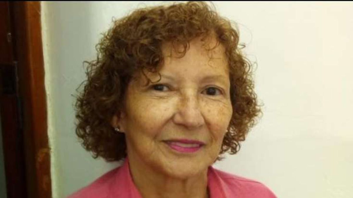 La jubilada de 71 años fue encontrada por su hija, quien al ingresar al departamento, en Caballito, vio mucho desorden y a la mujer tirada en la cocina con signos de haber sido golpeada