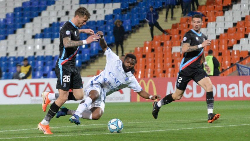 Godoy Cruz sufrió y perdió 2-0 frente a Arsenal en el Malvinas