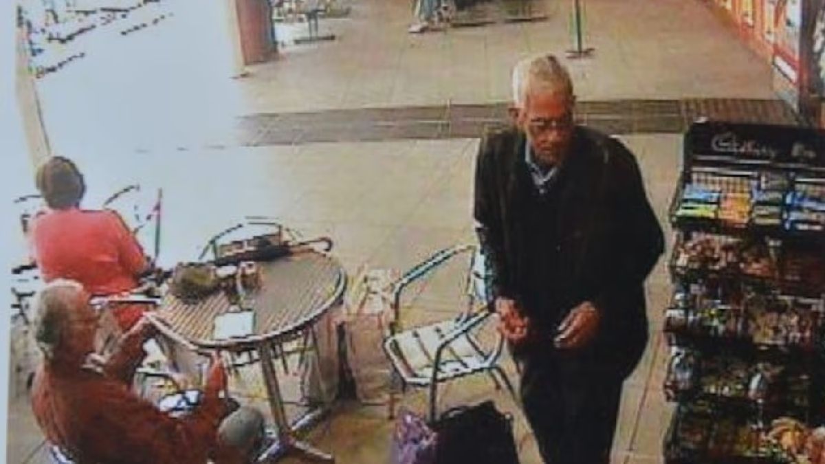 Las últimas imágenes con vida del misterioso hombre en Irlanda. Las últimas imágenes con vida del misterioso hombre en Irlanda.