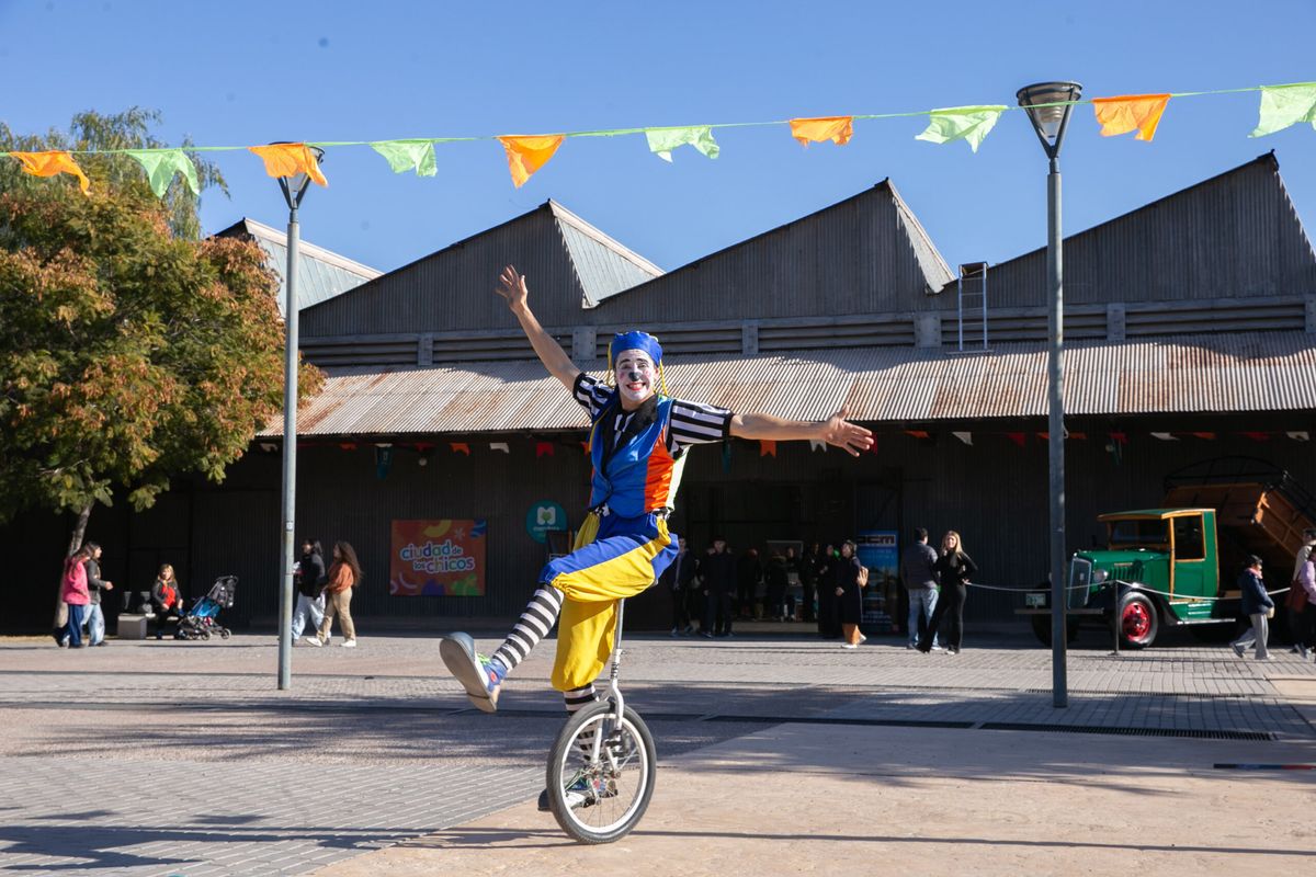 La Nave Cultural en Ciudad será una de las locaciones que se llenará de sonrisas en estas vacaciones de invierno. La Nave Cultural en Ciudad será una de las locaciones que se llenará de sonrisas en estas vacaciones de invierno.