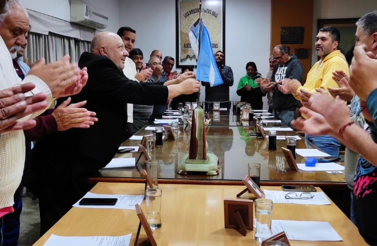 Omar Sperdutti. Por un tiempo se alejará del fútbol para cuidar su salud.