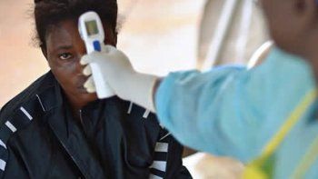 Temen que el ébola pueda mutar y transmitirse por vías respiratorias
