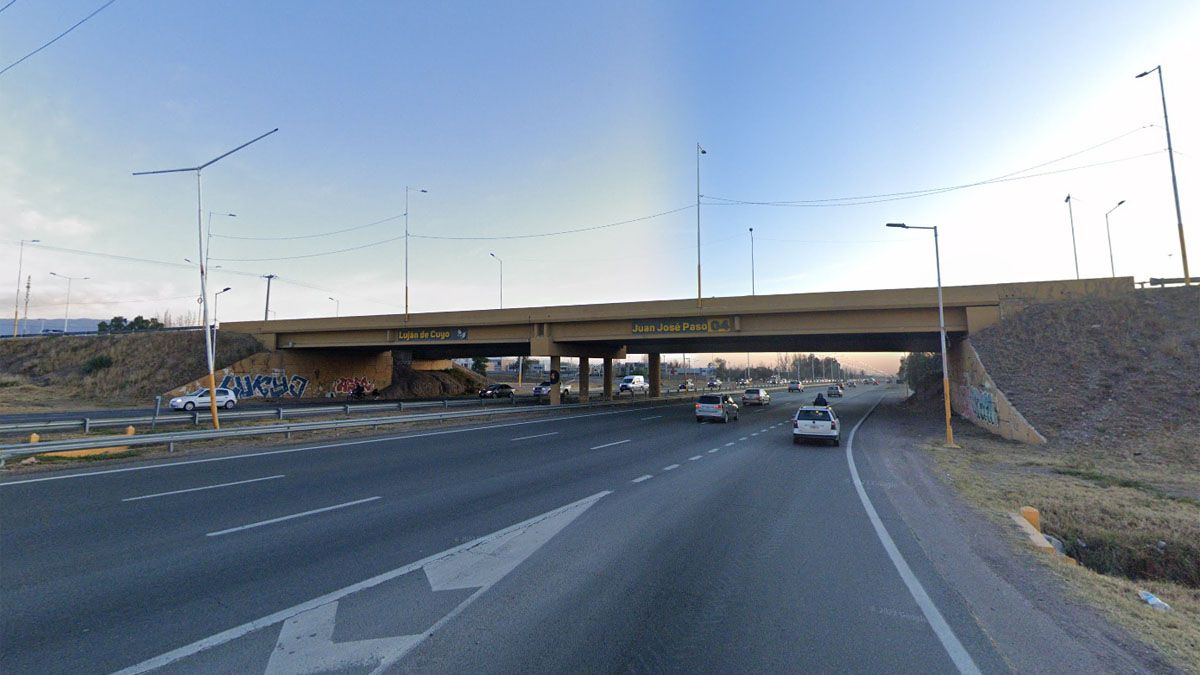 El chofer del camión Mercedes Benz fue detectado cuando manejaba en zigzag por Acceso Sur y calle Juan José Paso, en Luján.