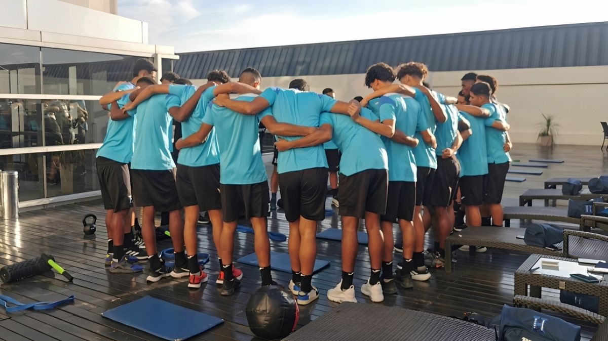 La Selección de Honduras a poco de llegar a Mendoza.