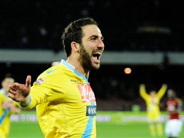 Doblete del Pipita ante el Milan