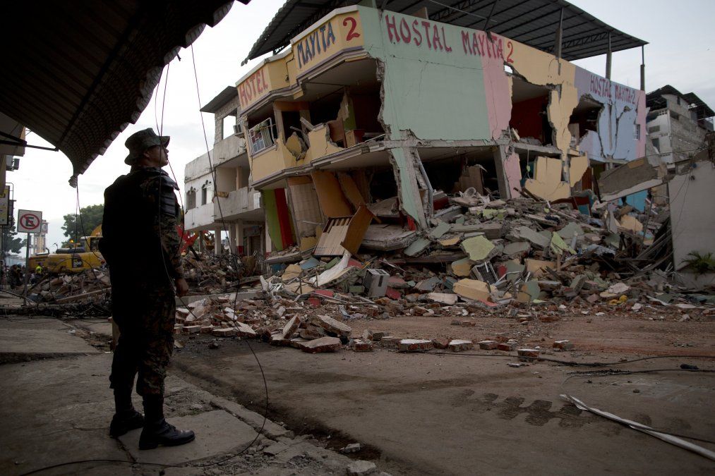 Elevan a 587 los muertos y a 8.340 los heridos por el terremoto en Ecuador