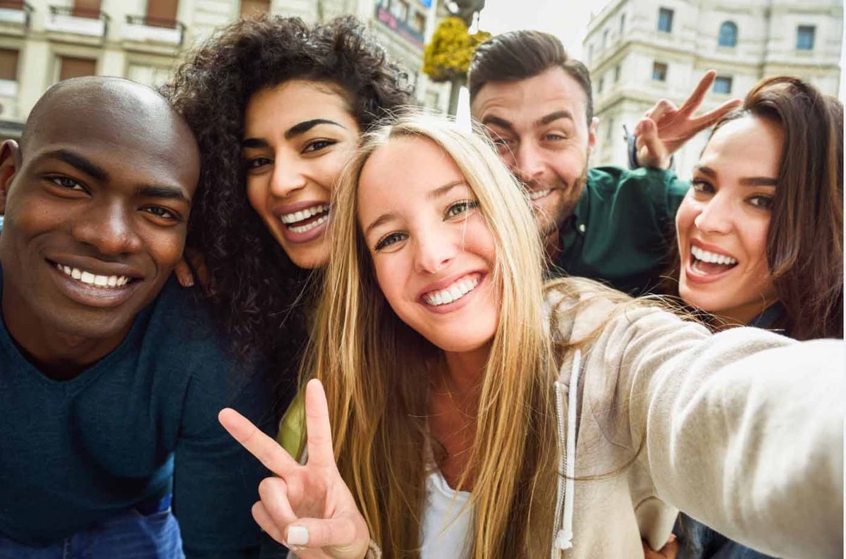 En las fotos actuales parece estar prohibido no sonreír. Pero antes no era así. En las fotos actuales parece estar prohibido no sonreír. Pero antes no era así.