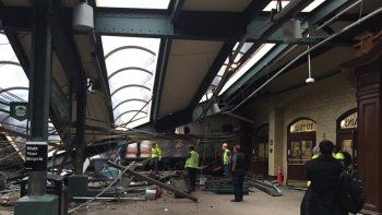 Al menos 1 muerto y 100 heridos en un accidente de tren en Nueva Jersey