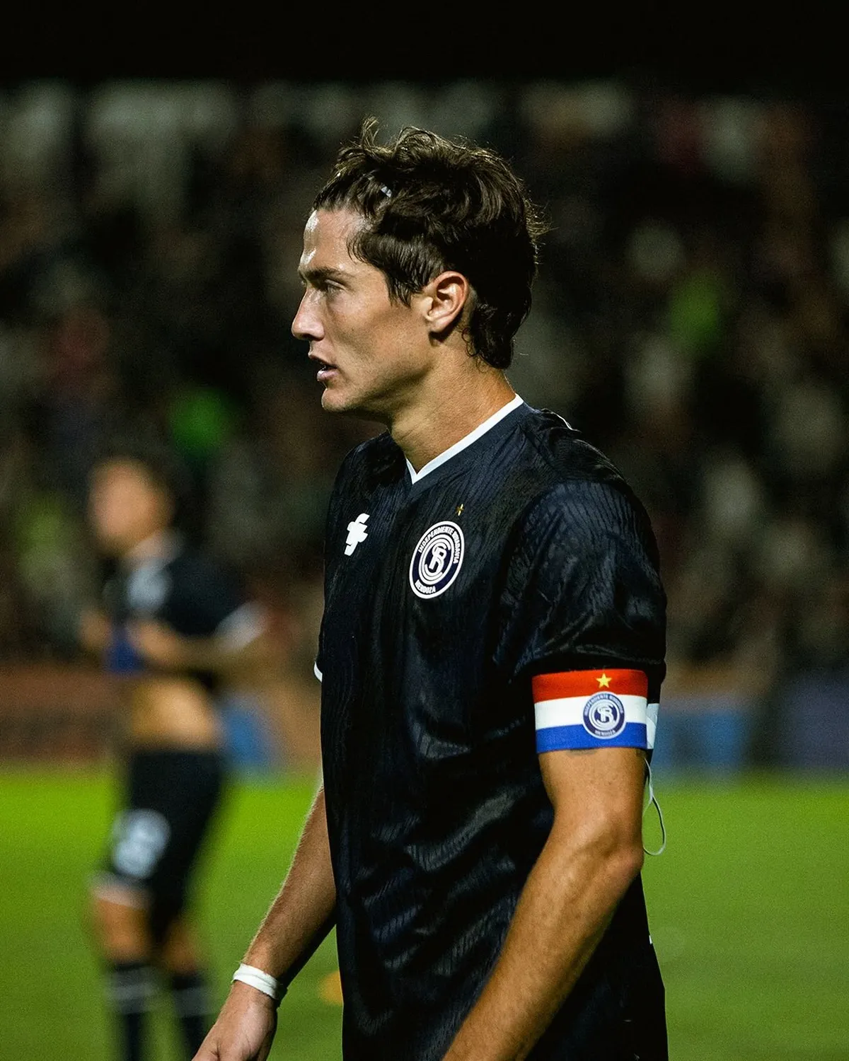 Sheyko Studer convirti&oacute; un gol ante Hurac&aacute;n como capit&aacute;n de Independiente Rivadavia.