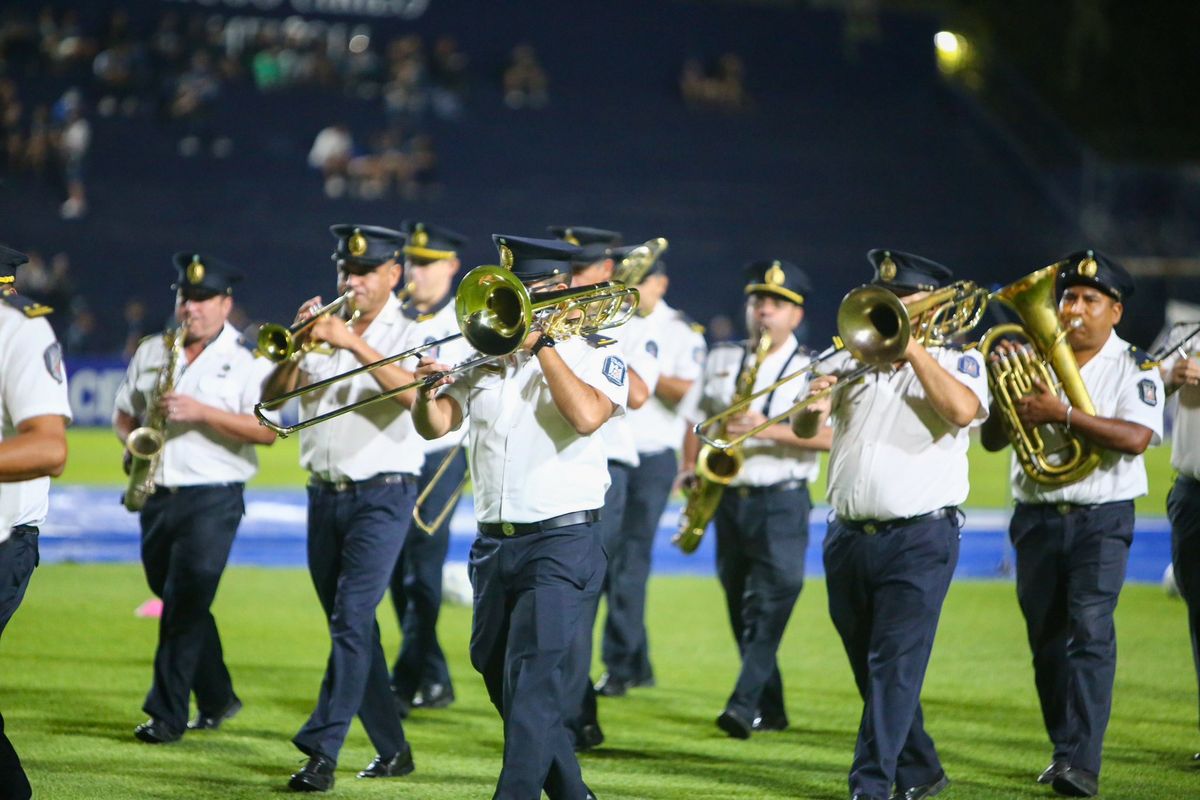 La banda de la Policía se llevó los aplausos en la previa de Independiente vs. Banfield. La banda de la Policía se llevó los aplausos en la previa de Independiente vs. Banfield.