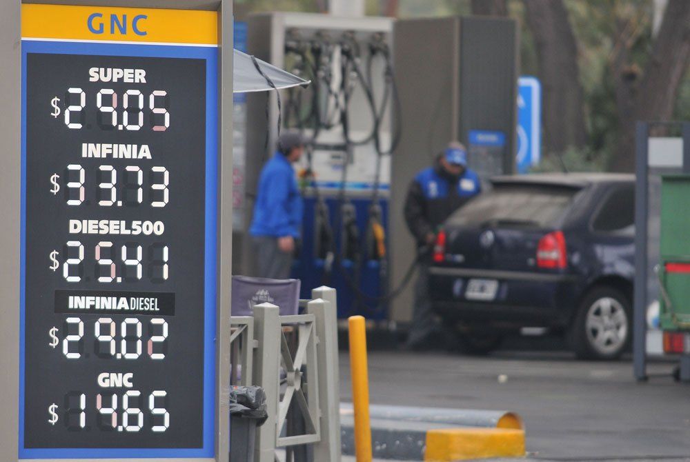 Se dispara el precio de las naftas en el interior del país