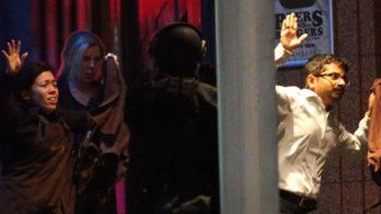 Sidney: la Policía ingresó al café y más rehenes lograron escapar