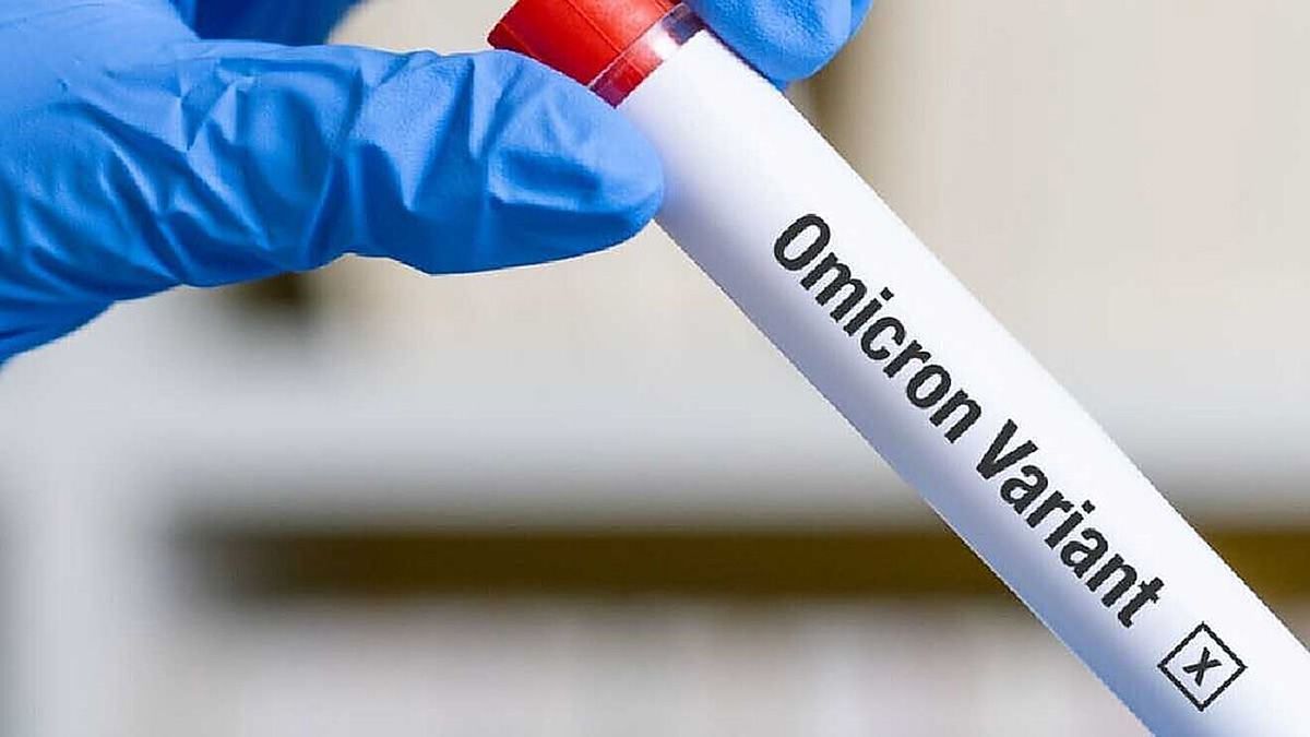 La variante Ómicron ha demostrado ser más contagiosa que las anteriores y un paciente puede presentar síntomas aunque el test de negativo