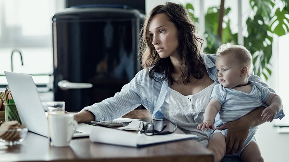 Cae la participación de las madres con hijos en el mercado laboral
