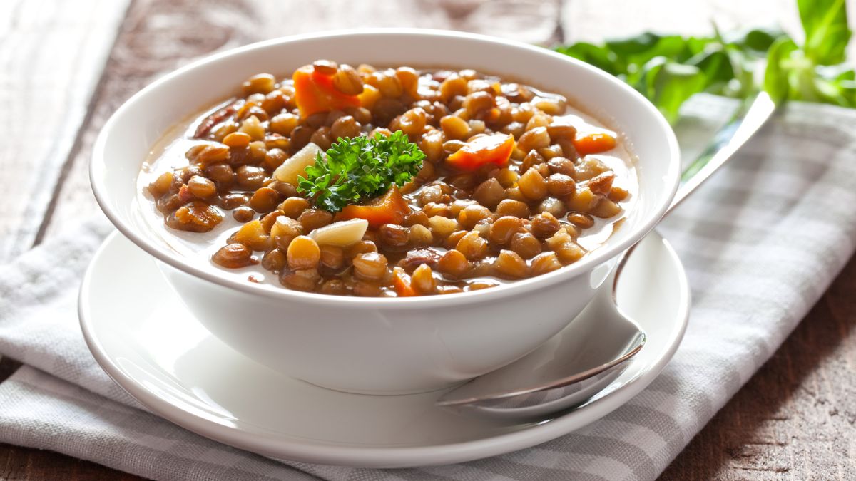 Receta: prepará un exquisito guiso de lentejas para combatir el frío