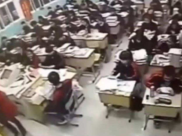 Estudiante chino se sintió presionado por un examen y se tiró por la ventana