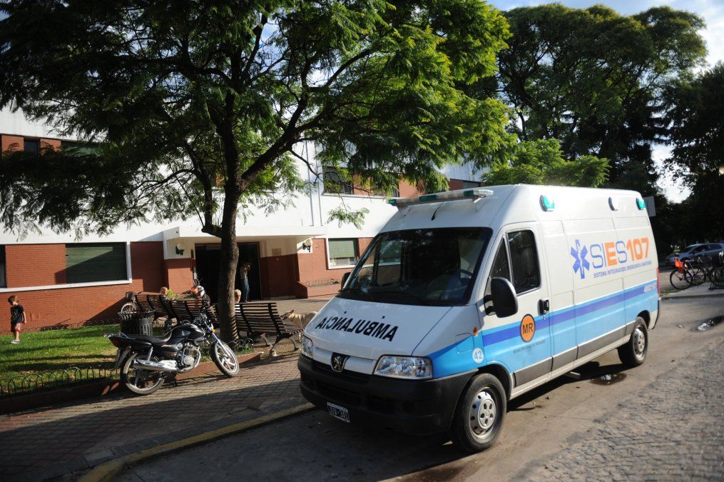 Una joven mujer fue baleada en una pierna por un hombre con el que discutió en la calle