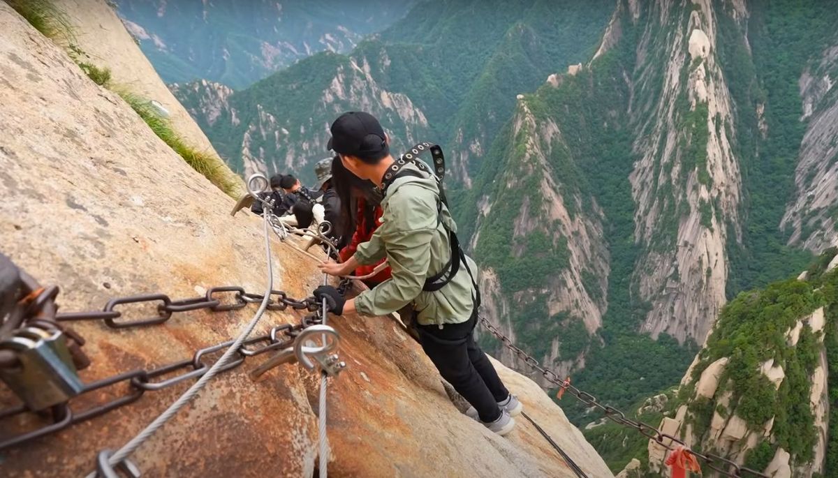 Recorrer estas montañas implica un trayecto muy peligroso. Imagen: YouTube Araya Vlogs