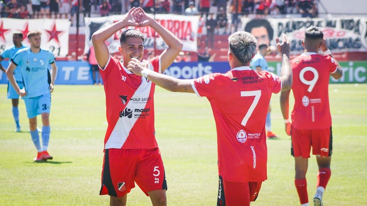 El Cruzado con un empate ante el León de Río Cuarto, le alcanzará para llegar a la final por el segundo ascenso. El Cruzado con un empate ante el León de Río Cuarto, le alcanzará para llegar a la final por el segundo ascenso.