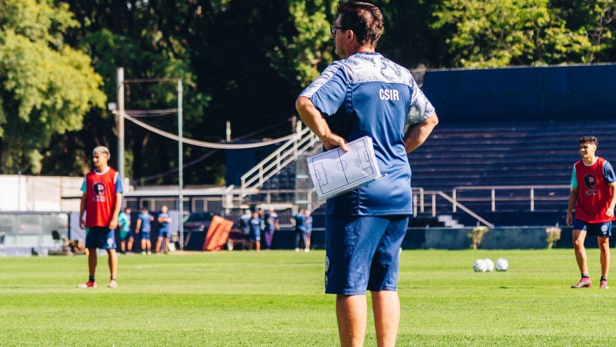 Alfredo Berti, DT de Independiente Rivadavia tiene el once para jugar ante Boca. Alfredo Berti, DT de Independiente Rivadavia tiene el once para jugar ante Boca.