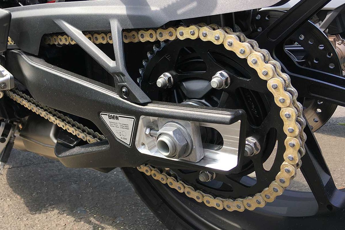 El agresor huyó de la escuela en moto, pero regresó minutos después. El agresor huyó de la escuela en moto, pero regresó minutos después.