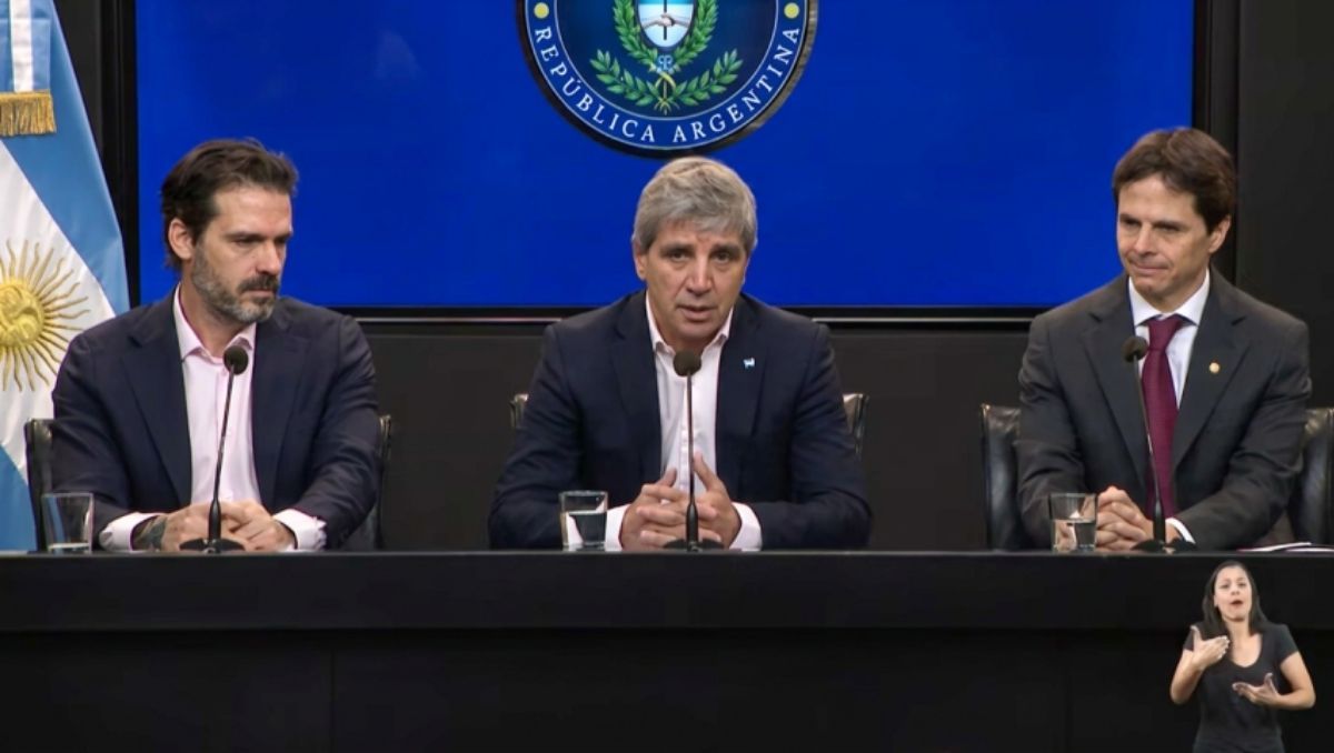 El ministro de Economía, Luis Caputo, anunció créditos hipotecarios gracias al impulso de los fondos de ANSES.