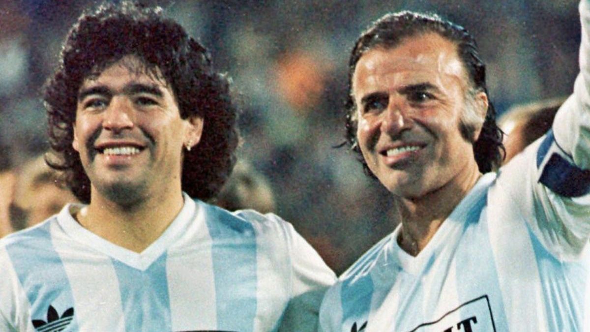 Carlos Menem y Diego Armando Maradona, en un partido amistoso.