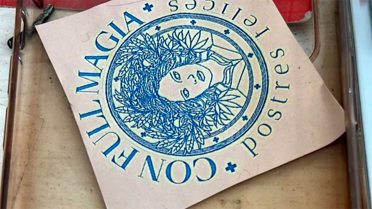 La supuesta pastelería llevaba el nombre de Con full magia postres felices.