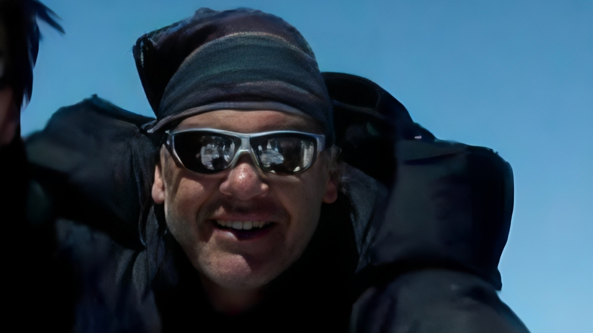 Manuel Martín fue hallado en un baño del local.