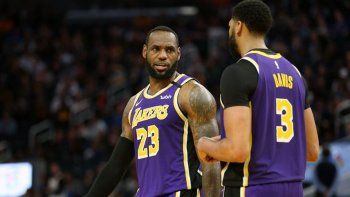 Los Ángeles Lakers, líder del Oeste, venció a Golden State Warriors por la NBA