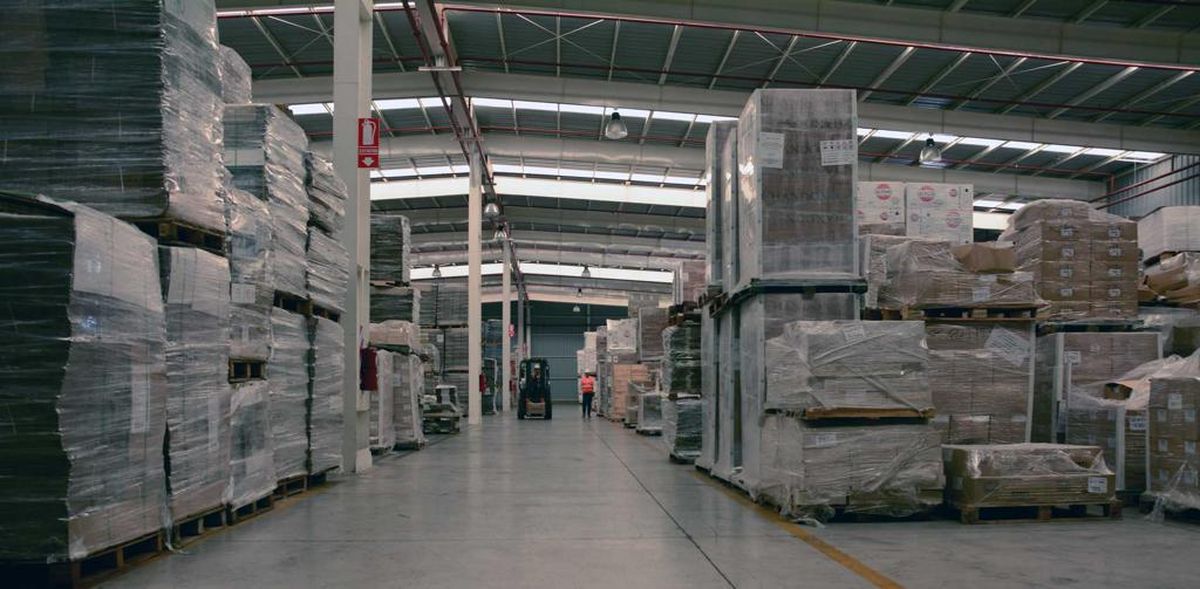El nuevo depósito contempla iluminación led especial, techos y paredes de doble cara, aislación térmica para mantener una temperatura controlada sin necesidad de equipos refrigeradores; y 30% de la energía proveniente de paneles solares.
