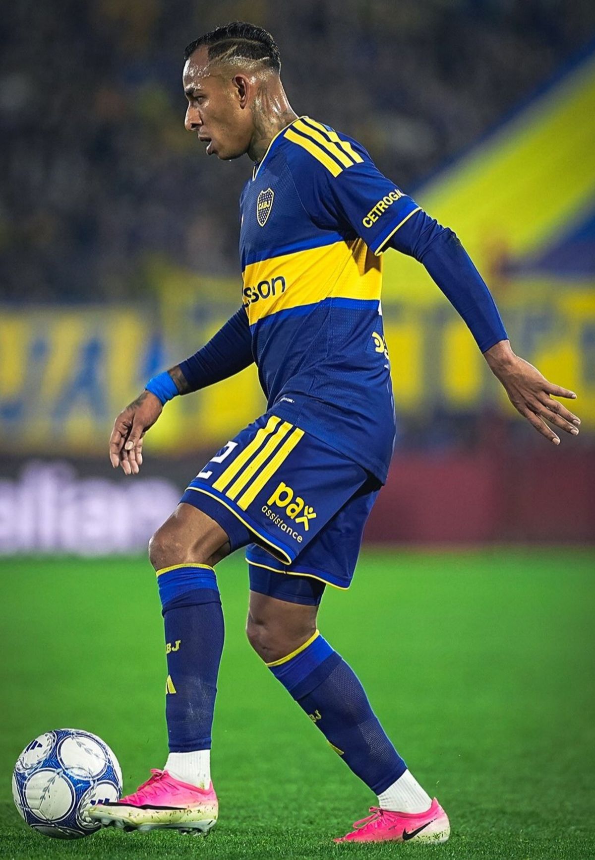Sebasti&aacute;n Villa est&aacute; entre algodones.